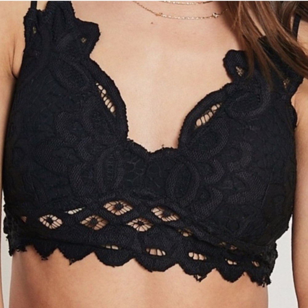 NWOT Aluna Levi Boho Black Lace Padded Bralette, Size Medium